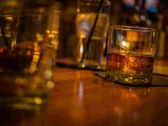 Rozdíl mezi whisky a whiskey? A whiskey a bourbonem?