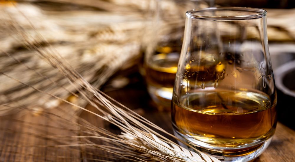Z čeho se vyrábí whisky
